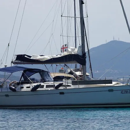 Botel Scugnizza Smeralda