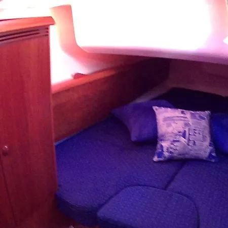 Scugnizza Smeralda Botel *