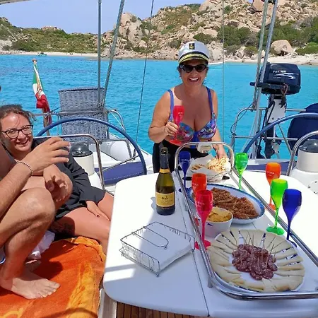 Scugnizza Smeralda Botel *