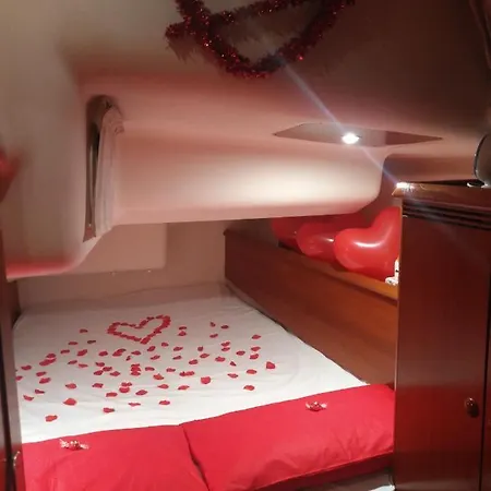 Scugnizza Smeralda Botel