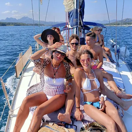 Botel Scugnizza Smeralda *