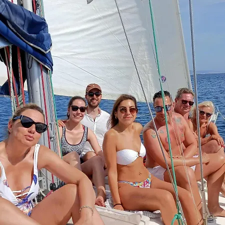 Scugnizza Smeralda Botel Cannigione