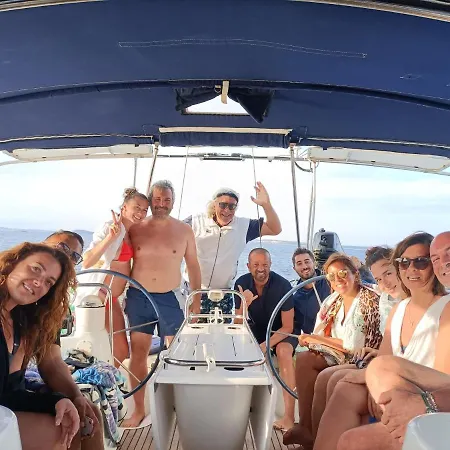 Botel Scugnizza Smeralda