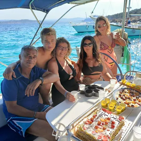 Botel Scugnizza Smeralda