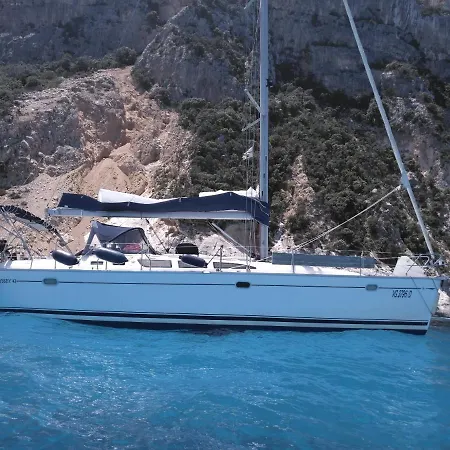 Scugnizza Smeralda Botel Cannigione
