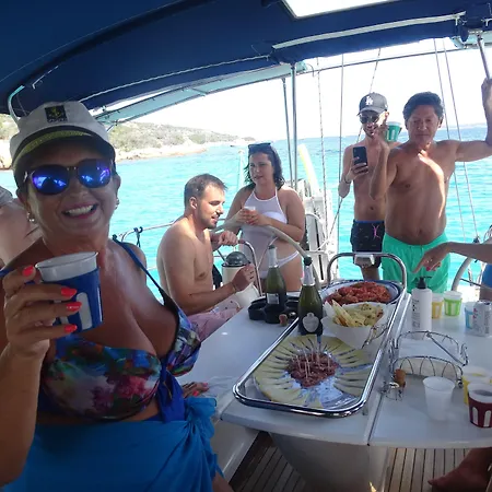 Scugnizza Smeralda Botel Cannigione