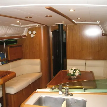 Scugnizza Smeralda Botel