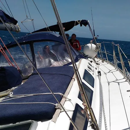 Botel Scugnizza Smeralda *