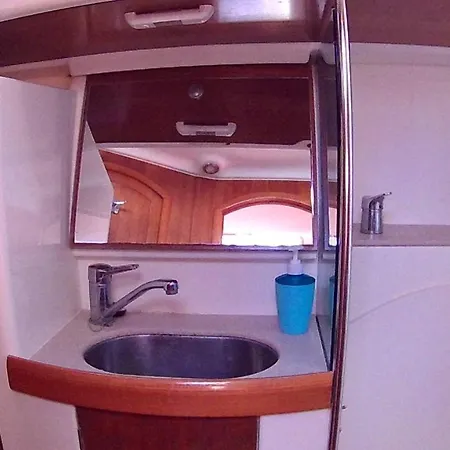 Scugnizza Smeralda Botel