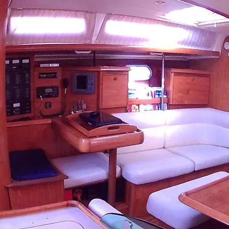 Botel Scugnizza Smeralda