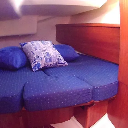 Scugnizza Smeralda Botel *