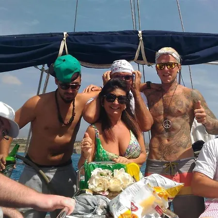 Scugnizza Smeralda Botel *