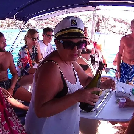 Scugnizza Smeralda Botel