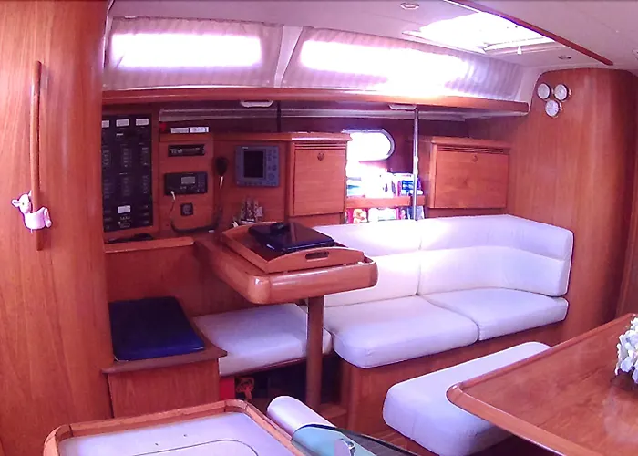 Scugnizza Smeralda Botel Cannigione