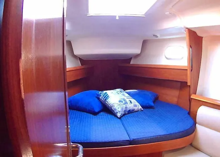 Botel Scugnizza Smeralda *